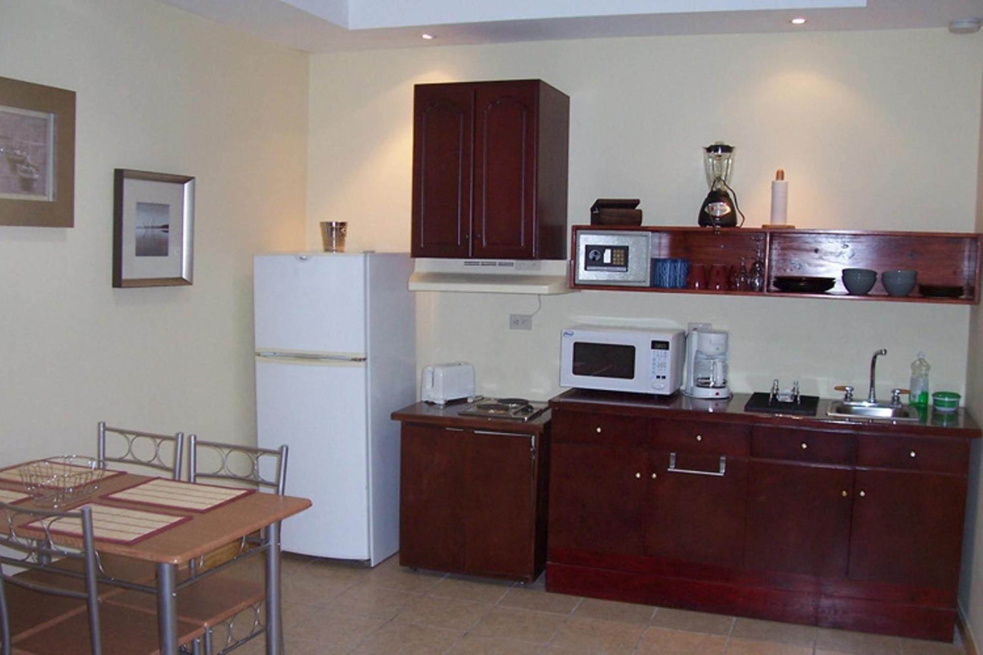 Apartotel Don Francisco San Jose  Bilik gambar